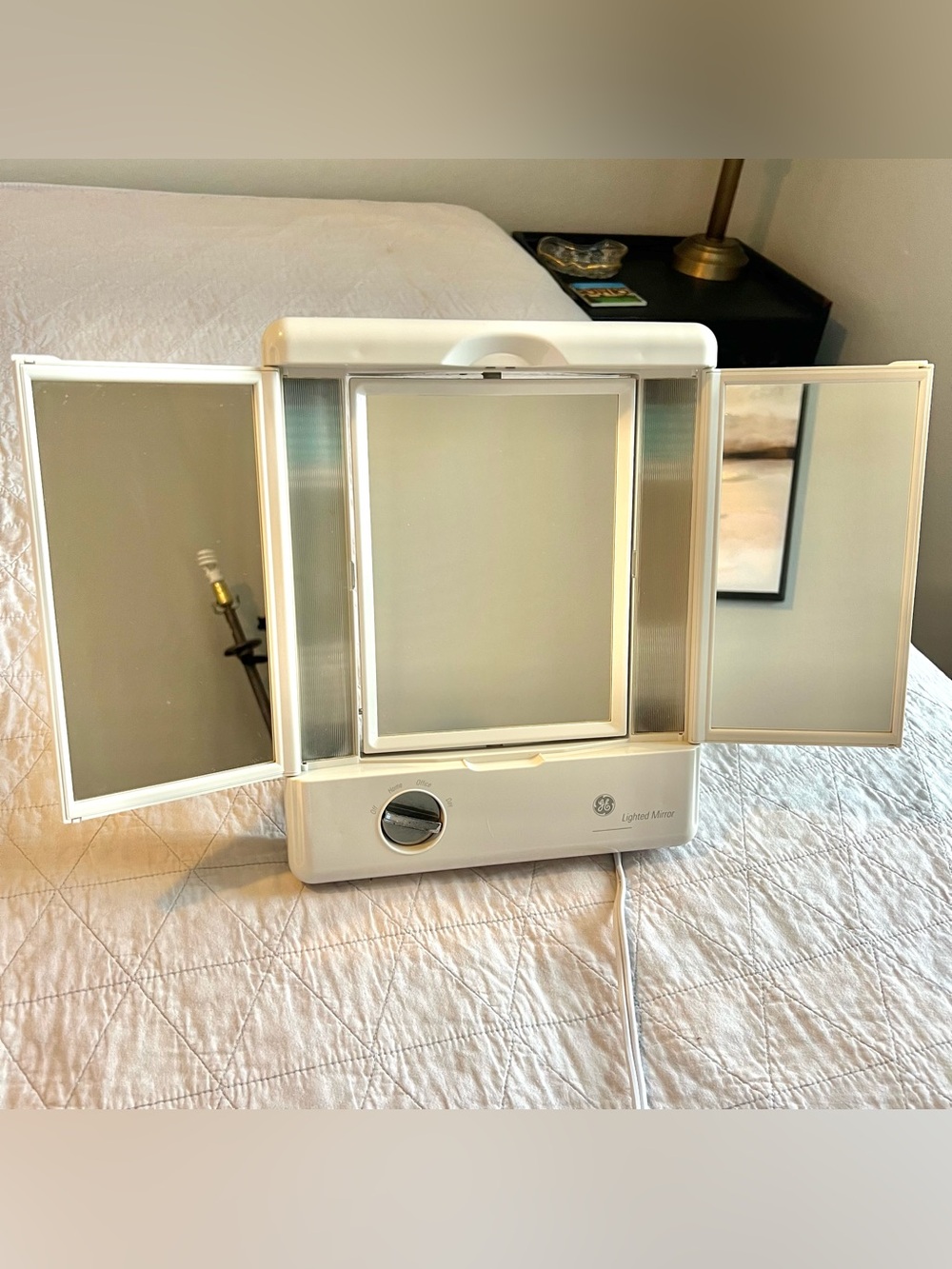 Vintage GE Magnifying Lighted Makeup Mirror 106658 Walmart Working 4 Bulbs